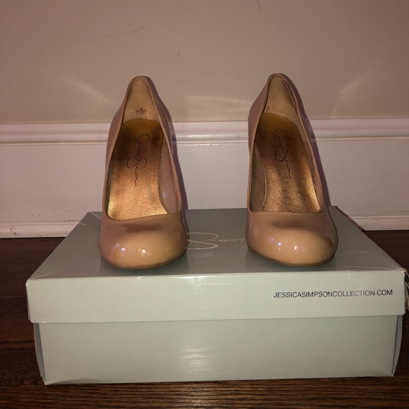 Jessica Simpson Close Toed Heels, Nude Patent 6M - Picture 5 of 8